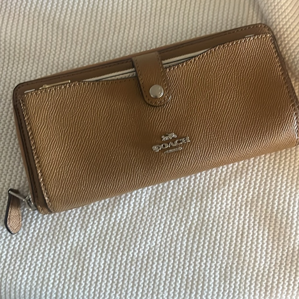 Multifunctional Coach Wallet - Picture 2 of 6